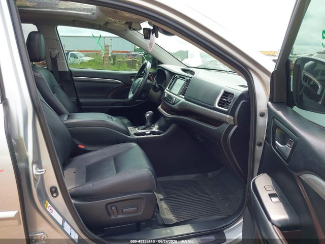 Toyota Highlander Limited Platinum 2018 5TDDZRFH8JS818180 Image 5