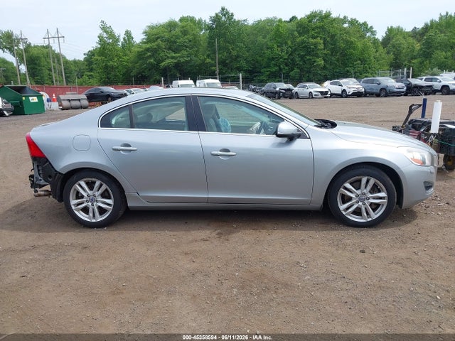 2013 Volvo S60 T5/t5 Platinum/t5 Premier/t5 Premier Plus მანქანა იყიდება აუქციონზე, vin: YV1612FS2D2187175, აუქციონის ნომერი: 45358594