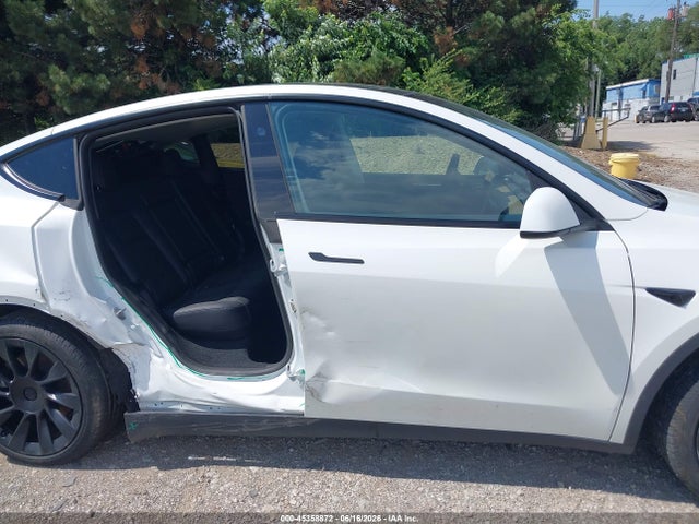 Tesla Model Y Rwd 2023 7SAYGDED7PF956382 Image 13