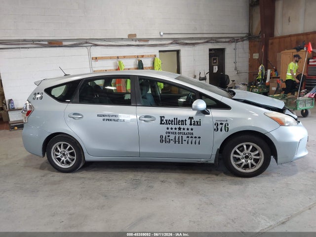 Продаж на аукціоні авто 2013 Toyota Prius V Three, vin: JTDZN3EU8D3231805, номер лоту: 45359092
