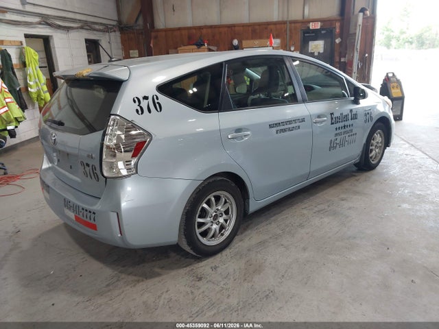 Продаж на аукціоні авто 2013 Toyota Prius V Three, vin: JTDZN3EU8D3231805, номер лоту: 45359092