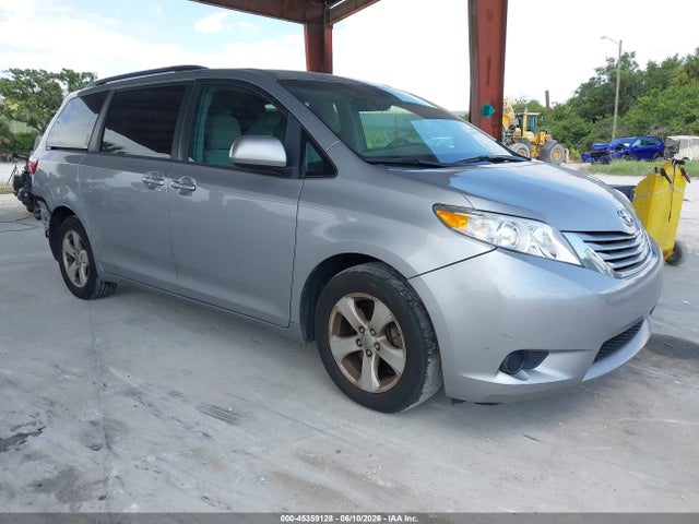 Продажа на аукционе авто 2017 Toyota Sienna Le 8 Passenger, vin: 5TDKZ3DCXHS888172, номер лота: 45359128