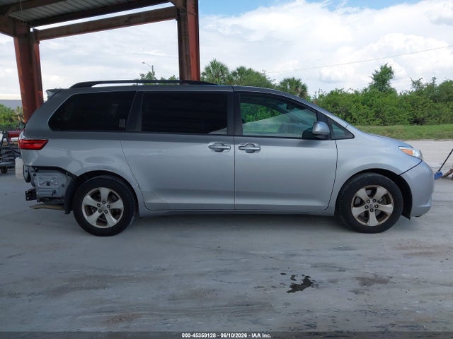 Продажа на аукционе авто 2017 Toyota Sienna Le 8 Passenger, vin: 5TDKZ3DCXHS888172, номер лота: 45359128
