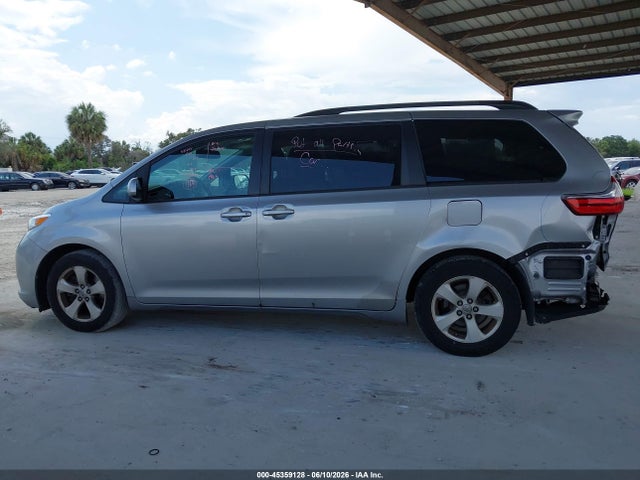 Продажа на аукционе авто 2017 Toyota Sienna Le 8 Passenger, vin: 5TDKZ3DCXHS888172, номер лота: 45359128