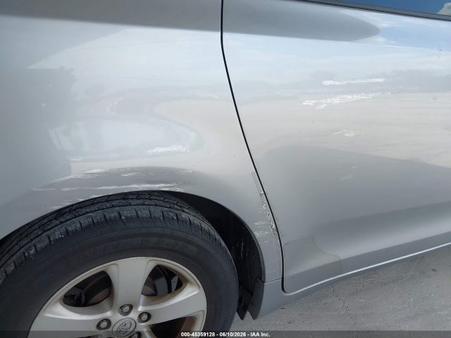 Продажа на аукционе авто 2017 Toyota Sienna Le 8 Passenger, vin: 5TDKZ3DCXHS888172, номер лота: 45359128