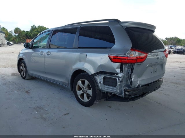 Продажа на аукционе авто 2017 Toyota Sienna Le 8 Passenger, vin: 5TDKZ3DCXHS888172, номер лота: 45359128
