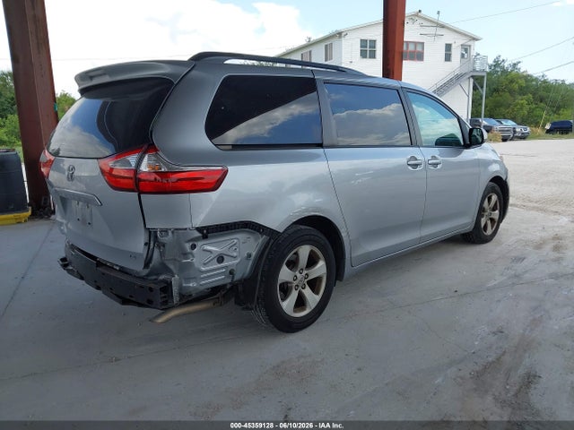 Продажа на аукционе авто 2017 Toyota Sienna Le 8 Passenger, vin: 5TDKZ3DCXHS888172, номер лота: 45359128
