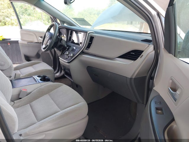 Продажа на аукционе авто 2017 Toyota Sienna Le 8 Passenger, vin: 5TDKZ3DCXHS888172, номер лота: 45359128