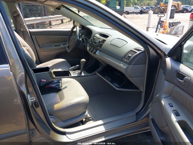 2002 Toyota Camry Le მანქანა იყიდება აუქციონზე, vin: 4T1BE32K12U533203, აუქციონის ნომერი: 45359192