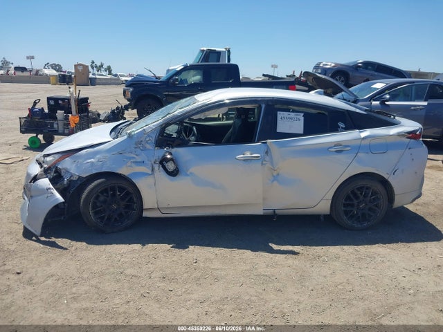 JTDKARFU9G3514457 Toyota Prius Three Touring