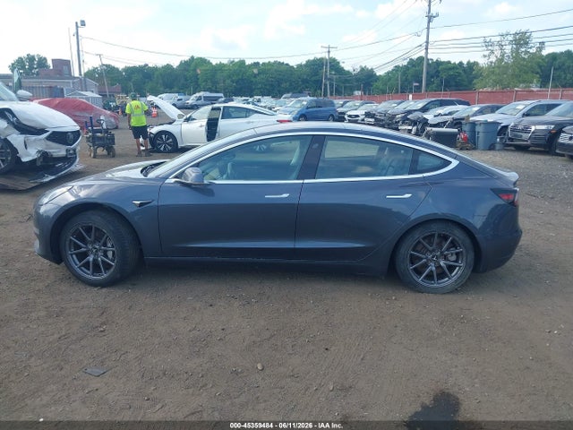 Продажа на аукционе авто 2018 Tesla Model 3 Long Range/mid Range, vin: 5YJ3E1EA7JF025762, номер лота: 45359484