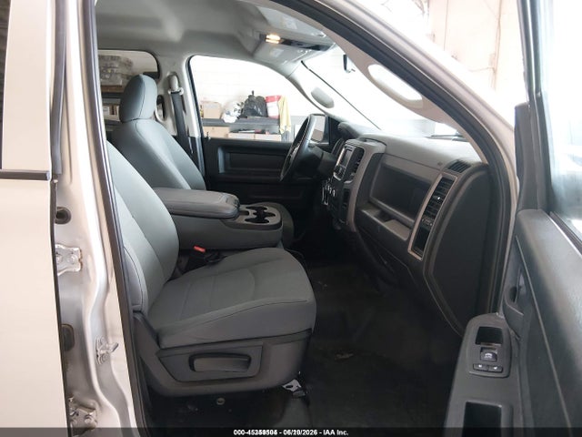 45359504 :رقم المزاد ، 1C6RR7KG1JS106146 vin ، 2018 Ram 1500 Tradesman  4x4 5'7 Box مزاد بيع