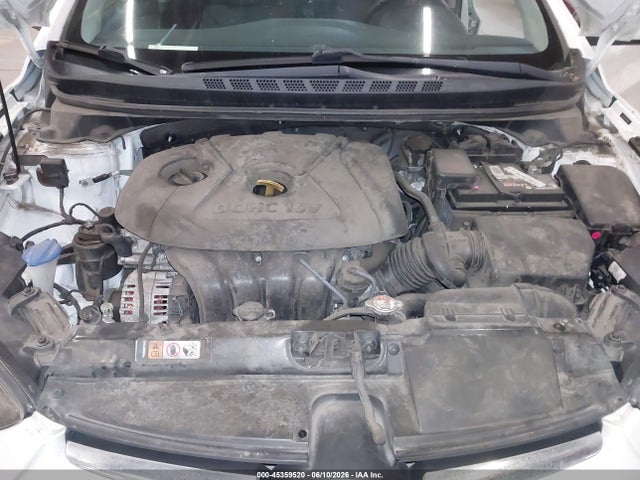 5NPDH4AE4GH695589 Hyundai ELANTRA SE