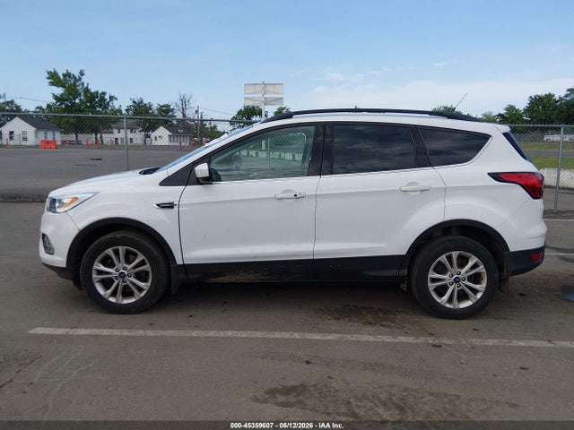 1FMCU9HD2KUA66229 Ford ESCAPE SEL