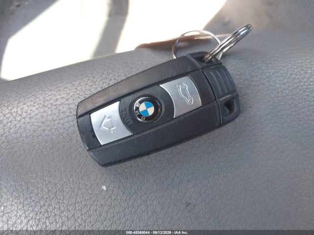 45360044 :رقم المزاد ، WBAPH77539NM28840 vin ، 2009 Bmw 328i مزاد بيع