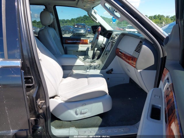 Продаж на аукціоні авто 2004 Lincoln Navigator, vin: 5LMFU28R24LJ34180, номер лоту: 45360357