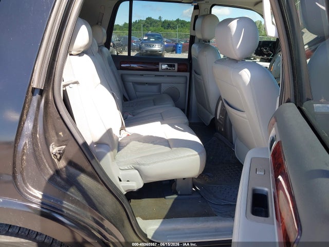 Продаж на аукціоні авто 2004 Lincoln Navigator, vin: 5LMFU28R24LJ34180, номер лоту: 45360357