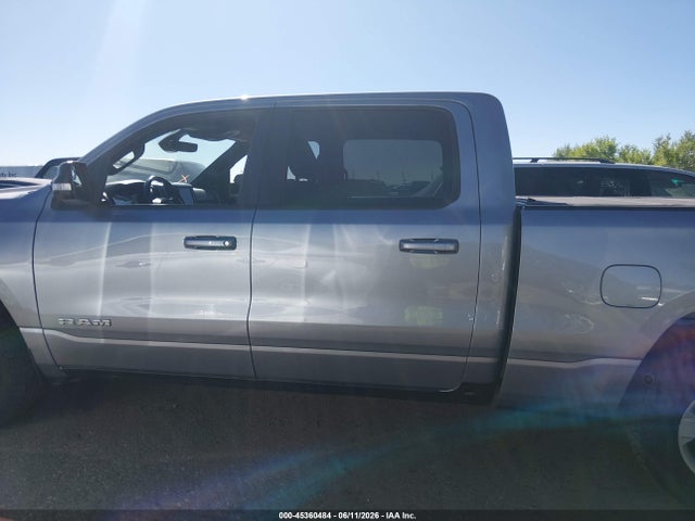 1C6SRFMT5NN212285 RAM 1500 Big Horn 4x4 6&#039;4 Box