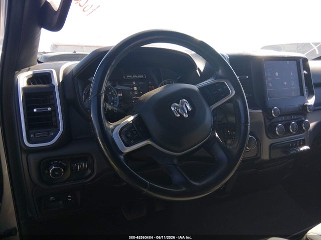 1C6SRFMT5NN212285 RAM 1500 Big Horn 4x4 6&#039;4 Box