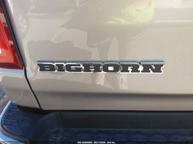 1C6SRFMT5NN212285 RAM 1500 Big Horn 4x4 6&#039;4 Box