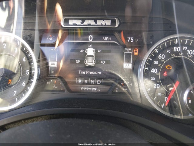 1C6SRFMT5NN212285 RAM 1500 Big Horn 4x4 6&#039;4 Box