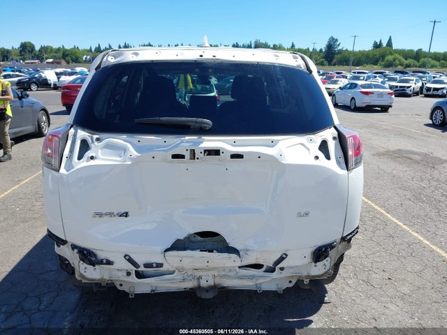 JTMZFREV4JJ737132 Toyota RAV4 LE