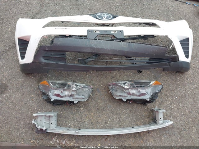 JTMZFREV4JJ737132 Toyota RAV4 LE