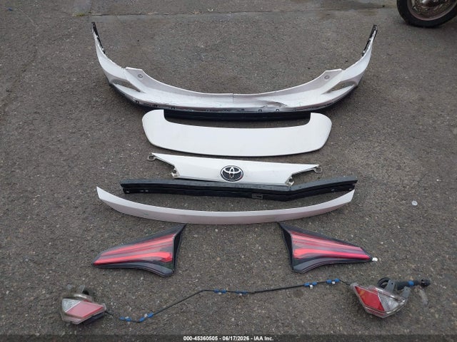 JTMZFREV4JJ737132 Toyota RAV4 LE