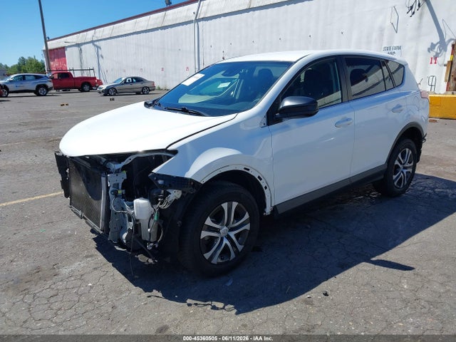 JTMZFREV4JJ737132 Toyota RAV4 LE