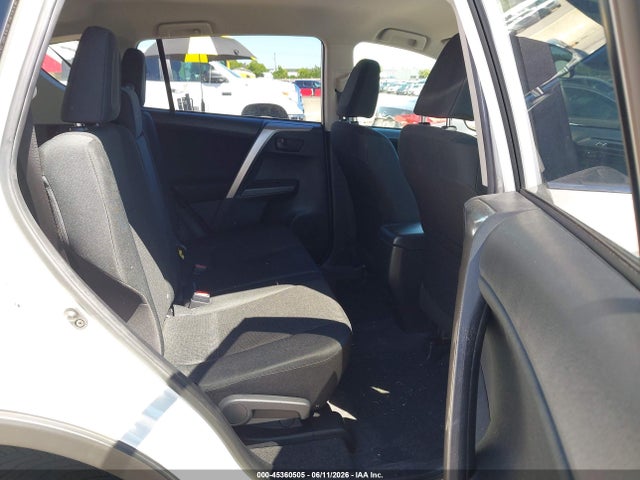 JTMZFREV4JJ737132 Toyota RAV4 LE