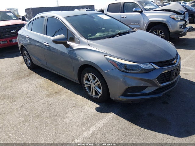 Chevrolet CRUZE 4D 2018 1G1BE5FM5J7247426 zdjęcie główne