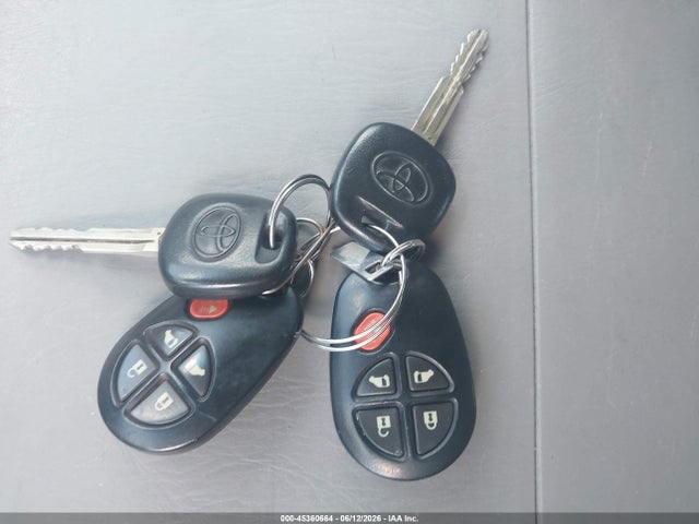 45360664 :رقم المزاد ، 5TDKK4CCXAS325785 vin ، 2010 Toyota Sienna Le مزاد بيع