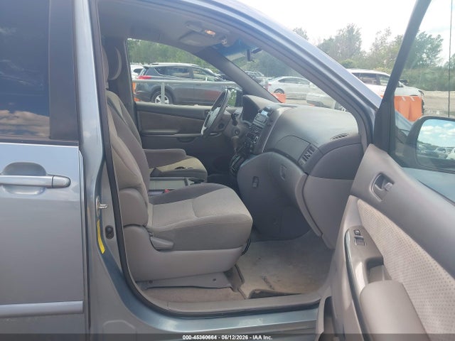 45360664 :رقم المزاد ، 5TDKK4CCXAS325785 vin ، 2010 Toyota Sienna Le مزاد بيع