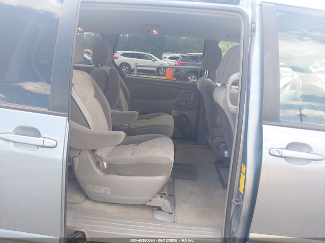 45360664 :رقم المزاد ، 5TDKK4CCXAS325785 vin ، 2010 Toyota Sienna Le مزاد بيع