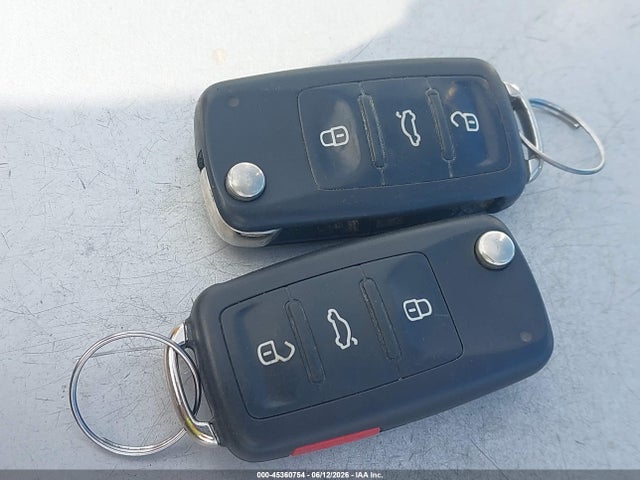 Volkswagen Beetle 1.8t Classic 2015 3VWF17AT7FM653582 Image 11
