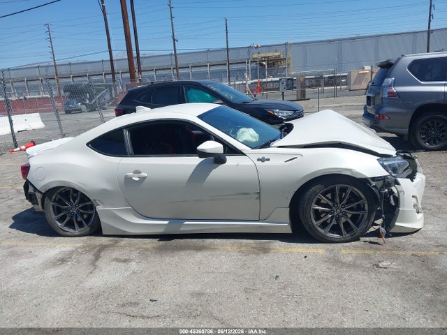JF1ZNAA17F8713208 Scion FR-S