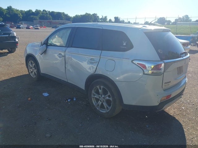 2015 Mitsubishi Outlander Se მანქანა იყიდება აუქციონზე, vin: JA4AD3A31FZ005905, აუქციონის ნომერი: 45360858