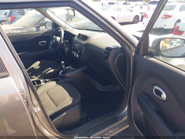 45360881 :رقم المزاد ، KNDJN2A23F7160570 vin ، 2015 Kia Soul مزاد بيع
