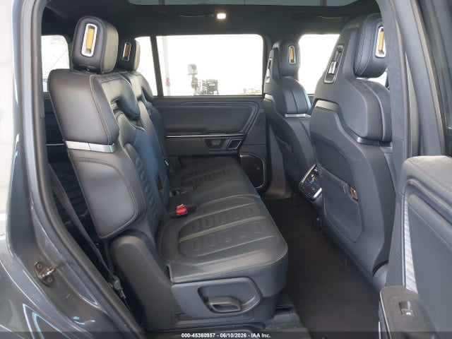 Rivian R1s Adventure 2023 7PDSGABA6PN013227 Image 8