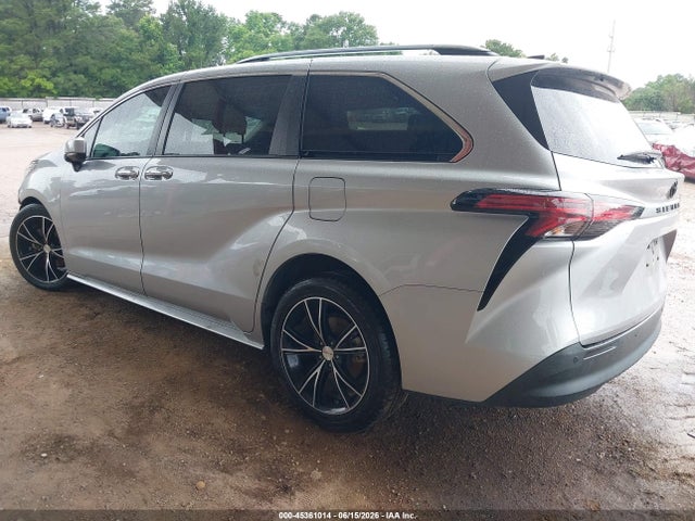 Toyota SIENNA XLE 2021 5TDYRKEC8MS010205 Image 3
