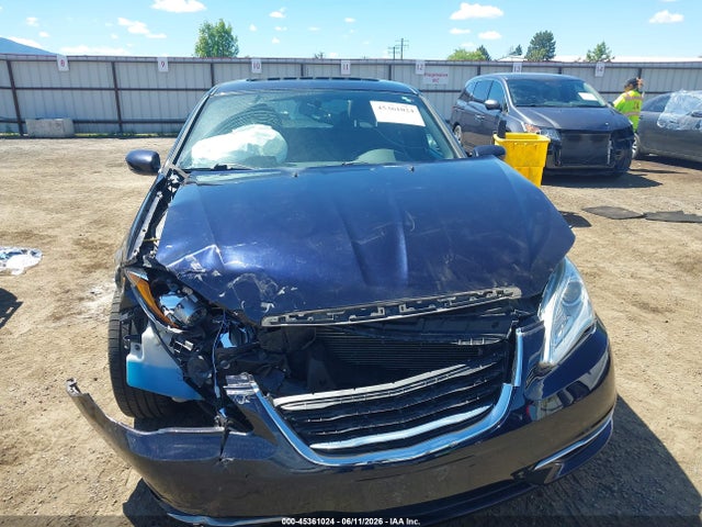45361024 :رقم المزاد ، 1C3BC1FB0BN569052 vin ، 2011 Chrysler 200 Touring مزاد بيع