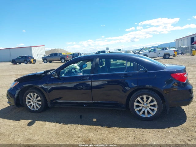 45361024 :رقم المزاد ، 1C3BC1FB0BN569052 vin ، 2011 Chrysler 200 Touring مزاد بيع
