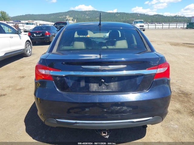 45361024 :رقم المزاد ، 1C3BC1FB0BN569052 vin ، 2011 Chrysler 200 Touring مزاد بيع