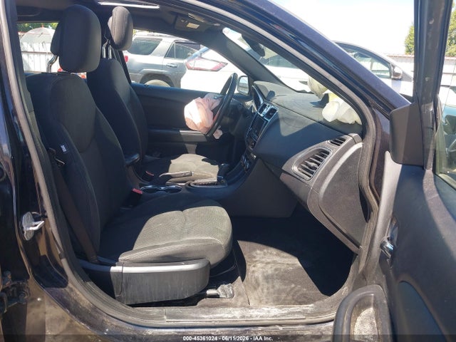 45361024 :رقم المزاد ، 1C3BC1FB0BN569052 vin ، 2011 Chrysler 200 Touring مزاد بيع