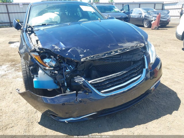 45361024 :رقم المزاد ، 1C3BC1FB0BN569052 vin ، 2011 Chrysler 200 Touring مزاد بيع
