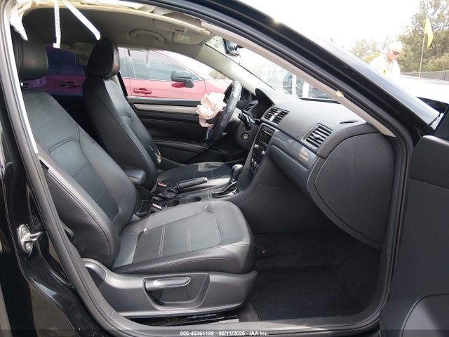 1VWAP7A35EC012522 Volkswagen Passat 2.5l Wolfsburg Edition