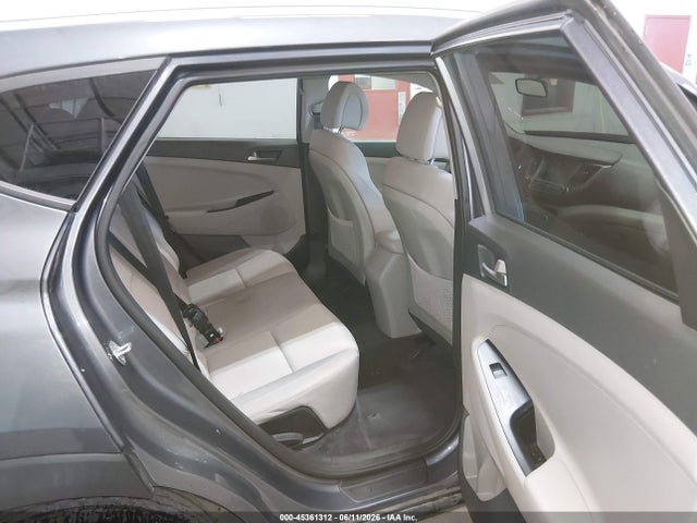 KM8J3CA42JU666622 Hyundai TUCSON SEL