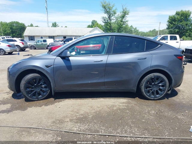 Продажа на аукционе авто 2023 Tesla Model Y Awd/long Range Dual Motor All-wheel Drive, vin: 7SAYGDEE2PF692514, номер лота: 45361406