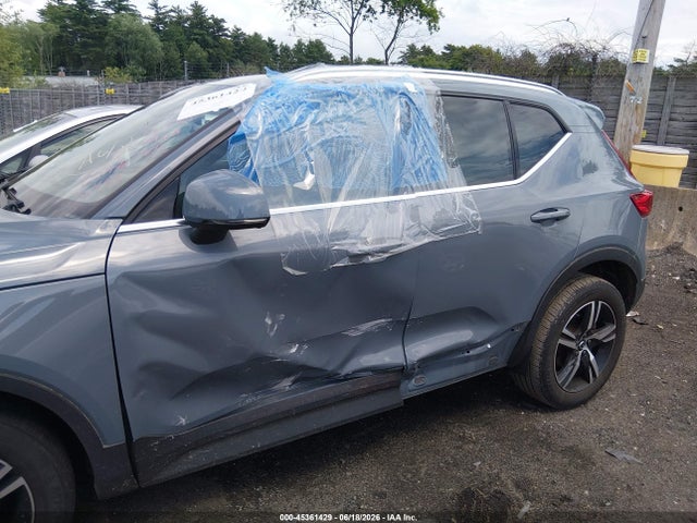 2023 Volvo Xc40 B5 Plus Bright Theme მანქანა იყიდება აუქციონზე, vin: YV4L12UN1P2966493, აუქციონის ნომერი: 45361429
