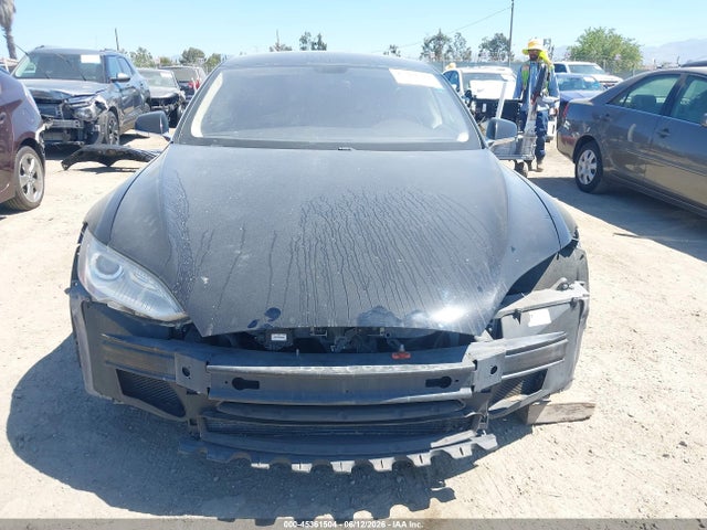 45361504 :رقم المزاد ، 5YJSA1CN9DFP27745 vin ، 2013 Tesla Model S مزاد بيع